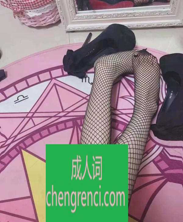 佛山-佛山大长腿丝足诱惑- 附近嫩妹兼职上门服务