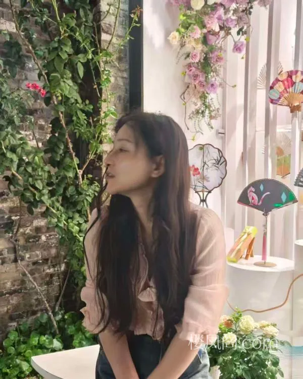 南京-南京榨汁小少妇- 附近嫩妹兼职上门服务