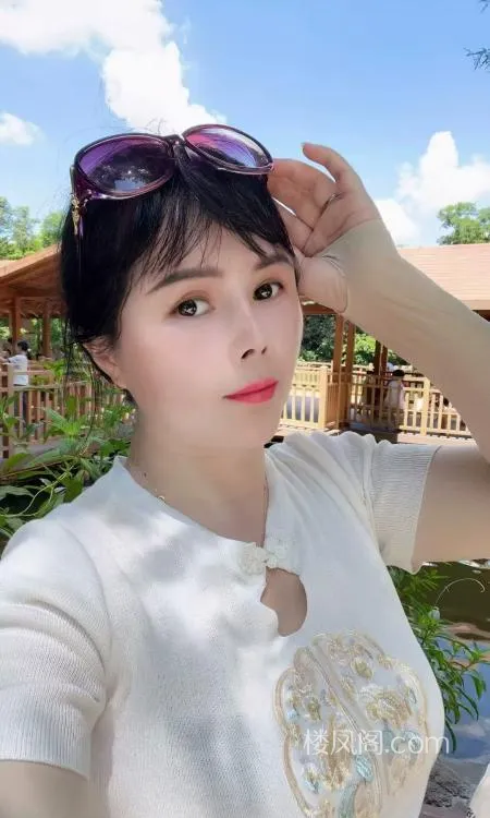 深圳-美艳尤物人妻- 附近嫩妹兼职上门服务