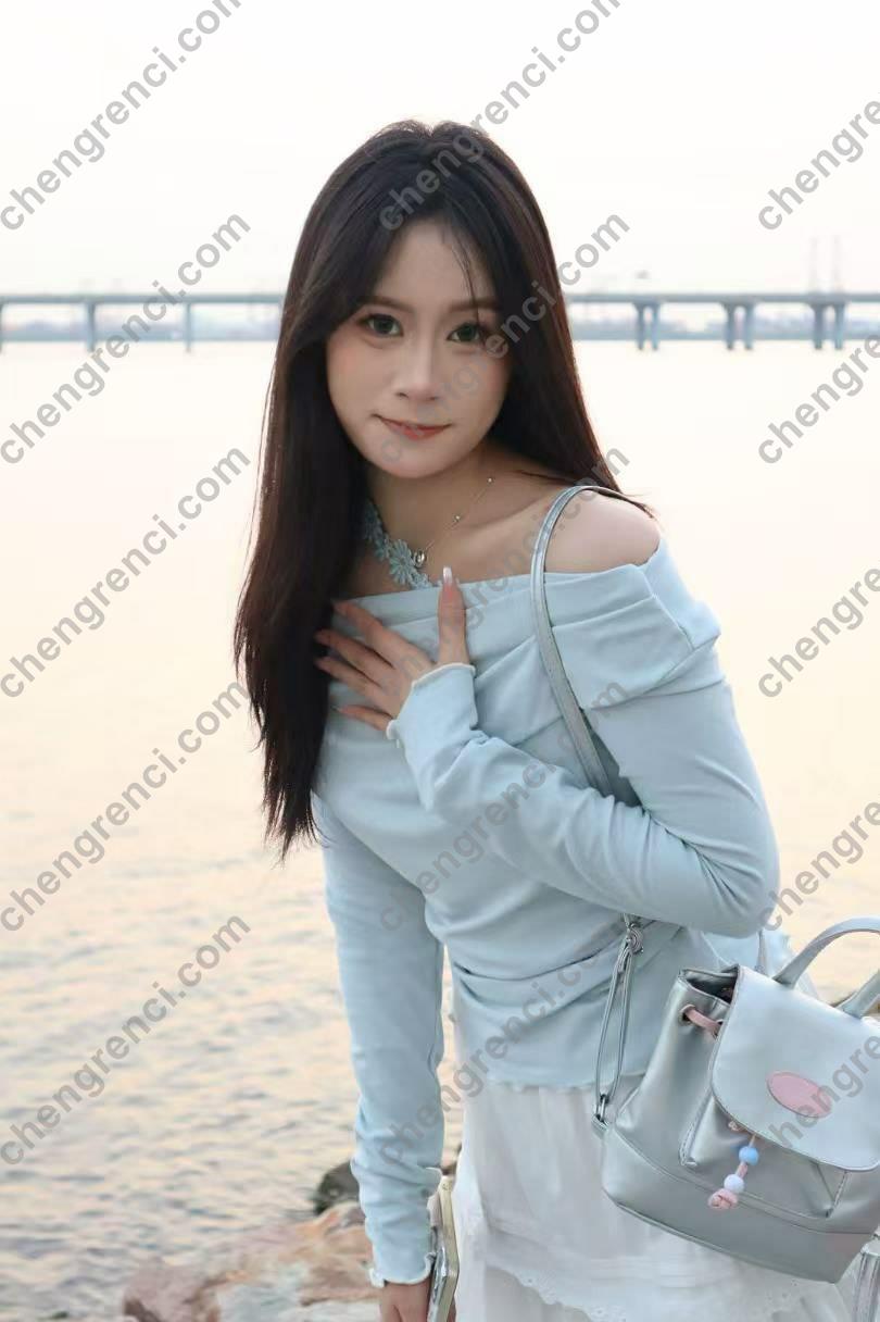 深圳-龙华 燕子- 附近嫩妹兼职上门服务