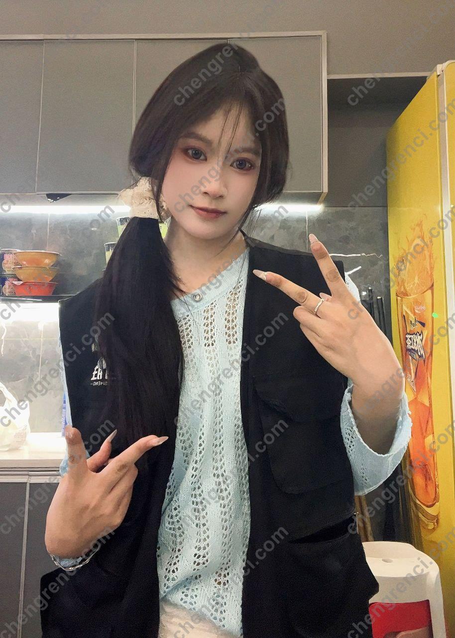 深圳 丝袜制服,乖巧,六九,千元内,外卖,无套口,气质佳,水中萧,水灵,燕子,舌吻,舔咪咪,舔蛋蛋,调情,鸳鸯浴,龙华 真实本人照片 - 成人词资源网